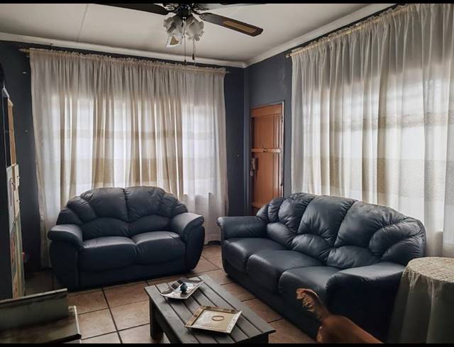 4 BEDROOM HOUSE FOR SALE IN PRETORIA GARDENS